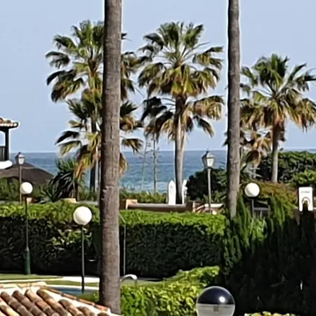 Daire Beachfront La Jacaranda *