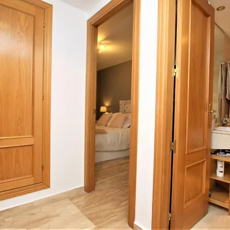 Apartment Beachfront La Jacaranda *
