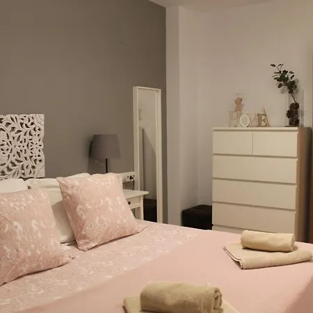 Beachfront La Jacaranda Apartment